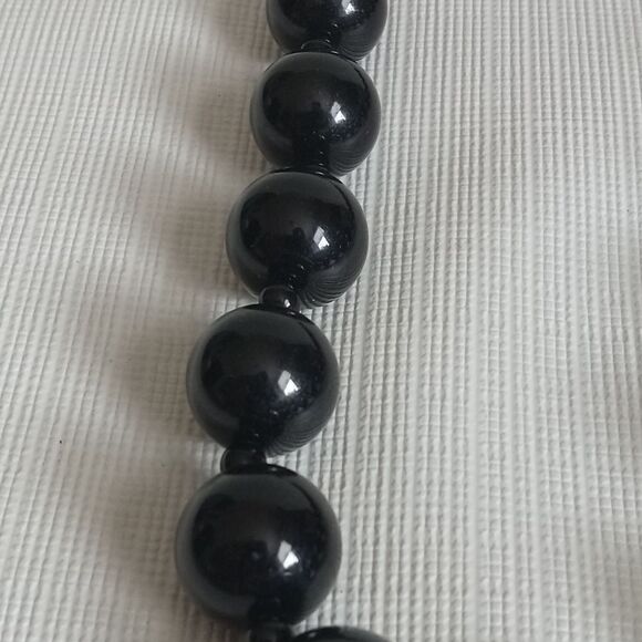 Black & Silver Acrylic Round Beaded Single Strand Adjustable Fashion Necklace - Picture 4 of 9